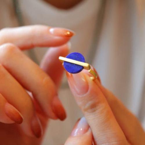 Bague Lapis Lazuli Pierre Ronde — Argent 925 Plaqué Or 18K – vue principale | LanLivia – H&S SELECT