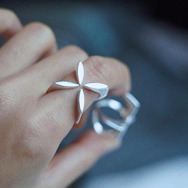 Bague Croix Fleur Minimaliste Réglable — Argent Sterling